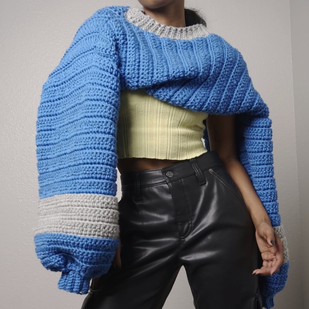 Blue knit sweater from the brand Hmoneyfactory